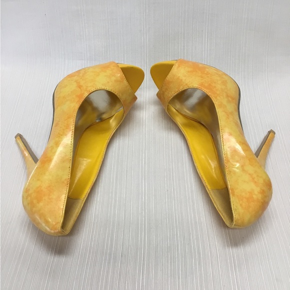 Trends-Up Striking Yellow Heels - Picture 6 of 10